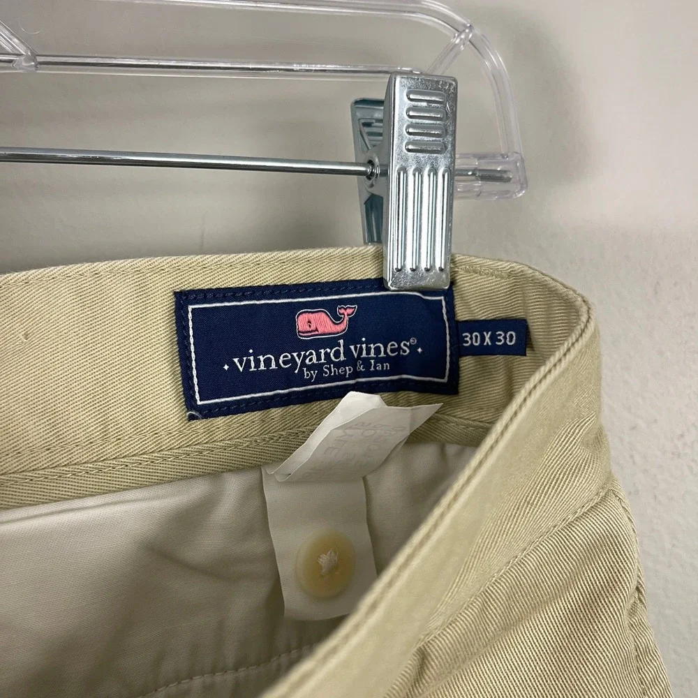 Vineyard Vines classic khaki
